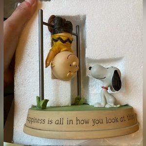 Charlie Brown/snoopy figurine